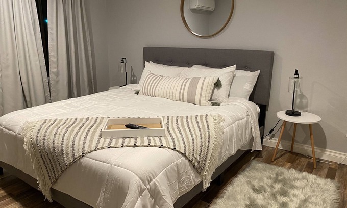 Lake Forest Condo | Cozy Condo,CAL KING BED,Jacuzzi,Pool