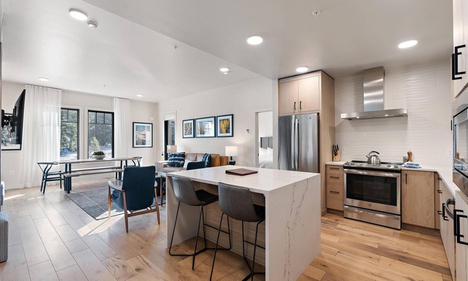 Tamarack Resort Condo | Cozy Condo|Gas Fireplace|Balcony w/Mountain View