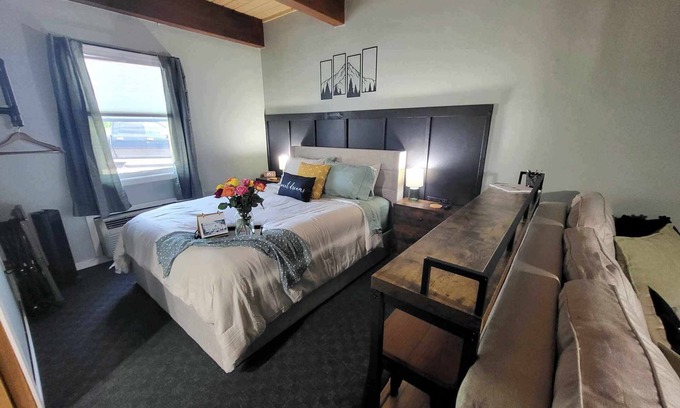 Mancelona Condo | Cozy condo in charming Mancelona on ski/golf resort.