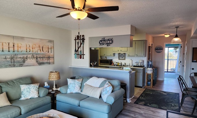 North Carolina Coast Condo | Cozy condo located one block from Carolina Beach and Freeman Park.