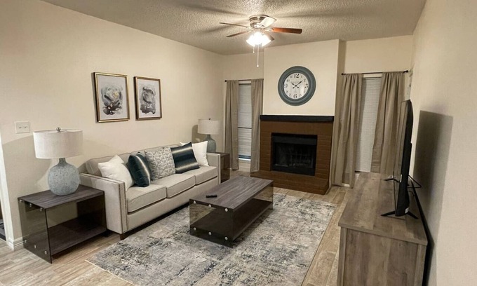 Texas Medical Center Condo | Cozy Condo Near Med Center| NRG Stadium| Rail line
