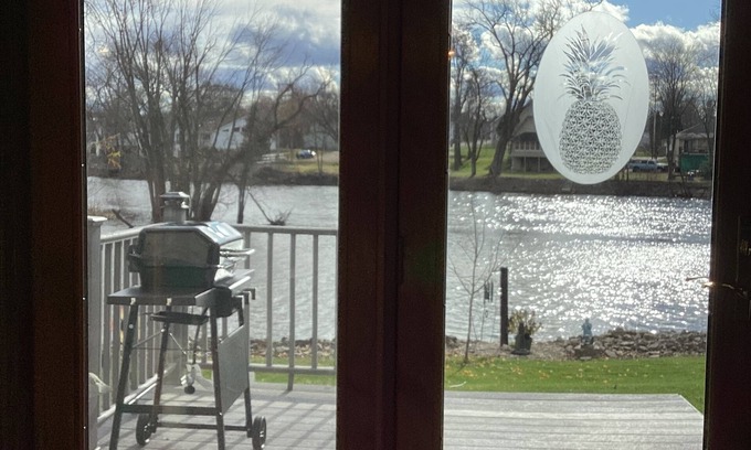 New London Condo | Cozy condo on the Wolf River in New London