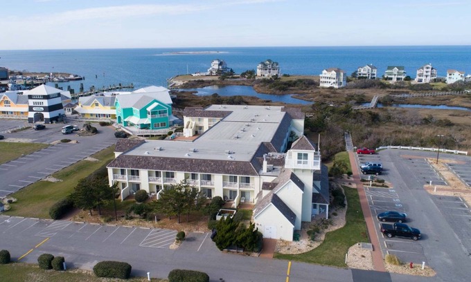 Hatteras Condo | Cozy Condo Perfect for Solo Travelers or Couples w Beach & Sound Access & Community Pool