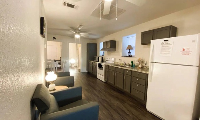 Gatesville Condo | Cozy Condo to enjoy the Eclipse