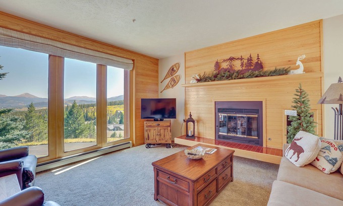 Wildernest Condo | Cozy Condo w/Balcony & Mtn Views in Silverthorne