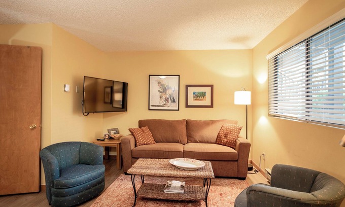 Bigfork Condo | Cozy condo w/great location by Flathead Lake - Cozy Marina Cay Getaway