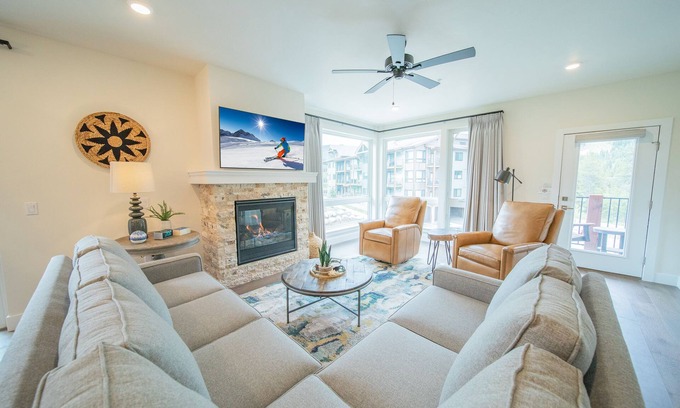 Lakeside Village Condo | Cozy Condo with Fireplace & Breathtaking Views