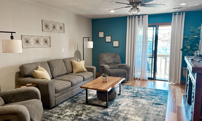 Table Rock Condo | Cozy Condo with Lake View and Golf. Short walk and quicker drive to amenities!