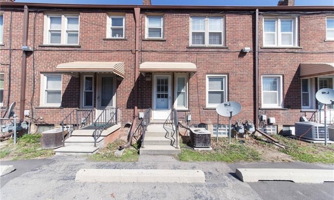 Dearborn Condo | Cozy Condo with Parking