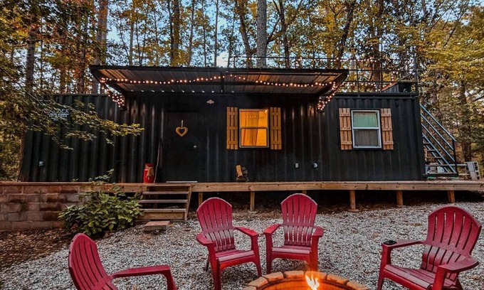 Woden Cabin | Cozy container cabin nestled in the Angelina National Forrest!