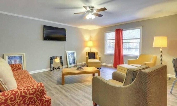 Macon House | Cozy & Convenient Macon Home ~ 3 Mi to Town!
