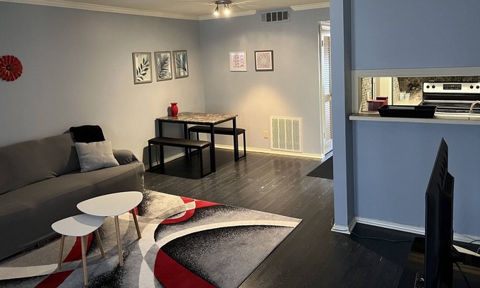 Hillcrest Apartment | Cozy, convenient, perfect for long-term and working travelers