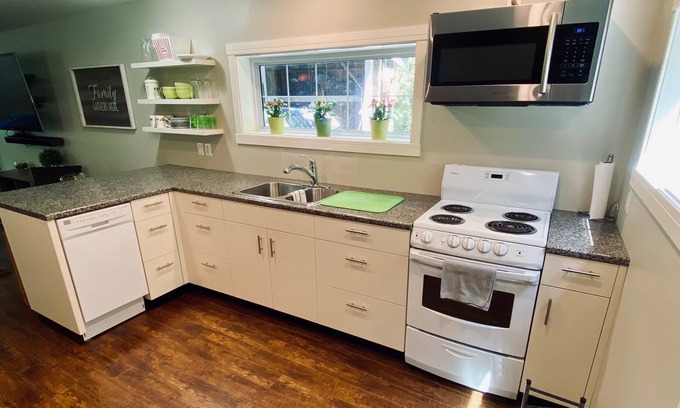 Saanich House | Cozy Converted Barn near Butchart Gardens