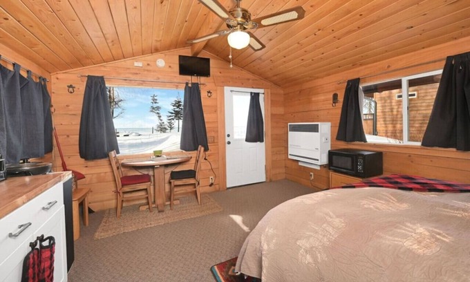 Salamatof Cabin | Cozy Cook Inlet & Mountain View Cabin w/VIEWS!