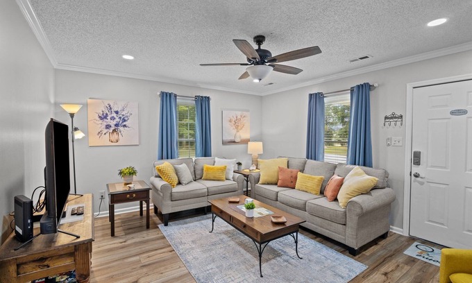 New Bern House | Cozy Corner Cottage