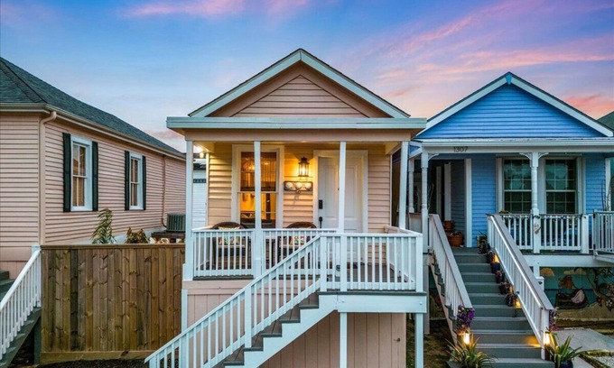 San Jacinto Cottage | Cozy cottage 3 blocks to beach