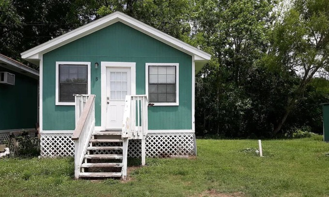 Huntsville Cottage | Cozy Cottage #5, Walker County, Texas
