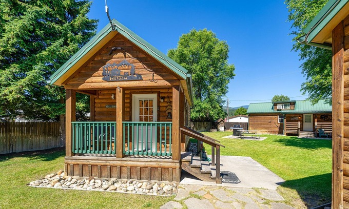 Northport Cottage | Cozy cottage at the edge of town
