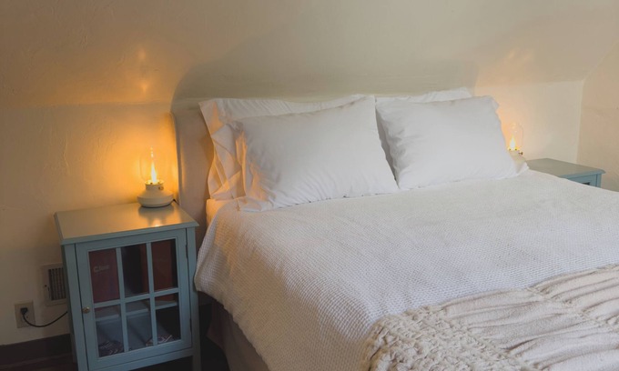 Laguna Apartment | Cozy Cottage Attic Suite