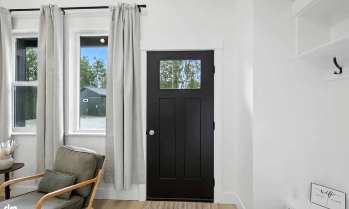 Fishhook Cottage | Cozy Cottage B-Near Hatcher Pass