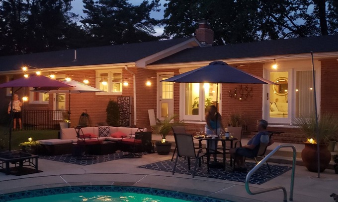 Barstow Cottage | Cozy Cottage by the water - Private courtyard and inground pool