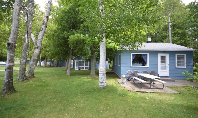 Maple City House | Cozy cottage Big Glen Lake, Tennis Court, Dock, Kayaks, Rowboat, Sunset view