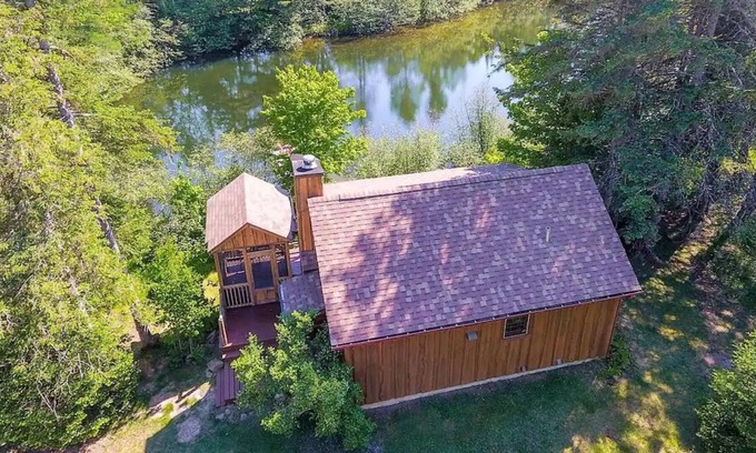 Wentworth-Nord Ski Chalet | Cozy cottage by the water