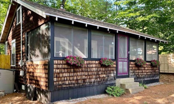 Franklin Cottage | Cozy Cottage Close to Webster Lake with Hot Tub