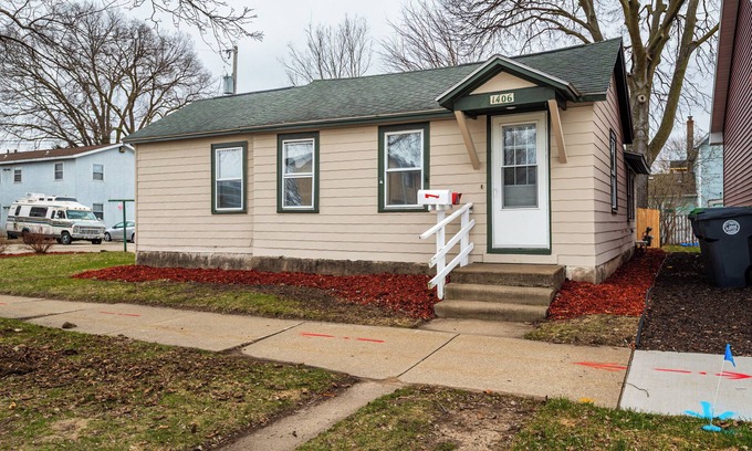 La Crosse Cottage | Cozy cottage close to downtown La Crosse and all it has to offer!