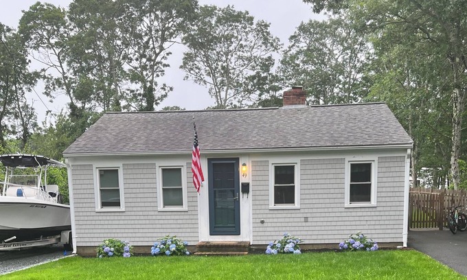 Bass River Cottage | COZY COTTAGE CLOSE TO THE OCEAN