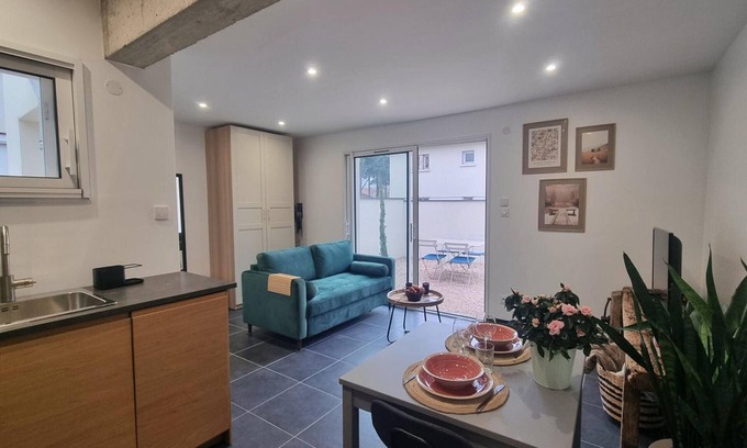 Montrond-les-Bains Cottage | Cozy cottage for 2 in Montrond-les-Bains with private parking
