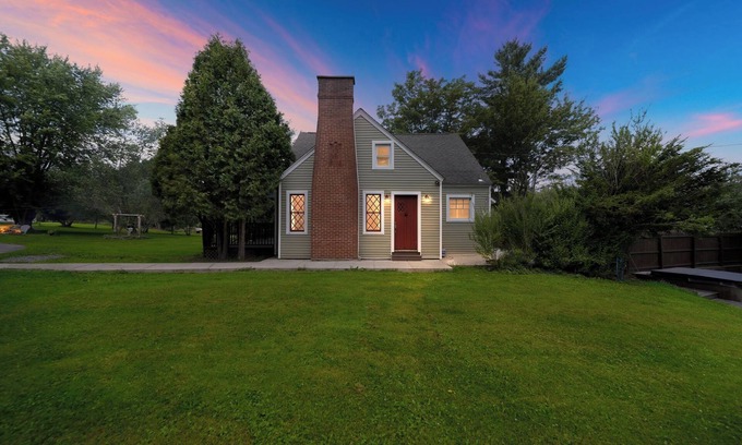 Liberty House | Cozy Cottage House - Pool & Hot Tub