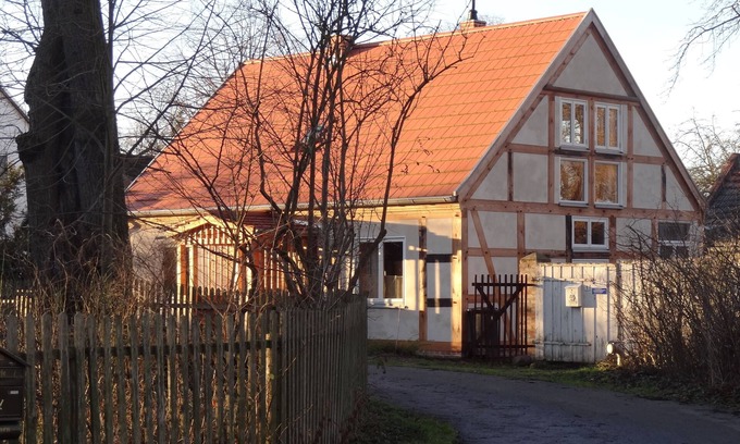 Quappendorf House | Cozy cottage in a fantastic location right on the river with a beautiful garden