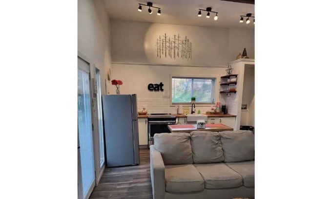 Church Street Cottage | Cozy Cottage in an Urban Oasis