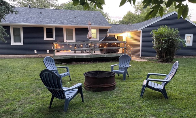 Arnolds Park Cottage | Cozy Cottage in Arnolds Park. Close to everything!
