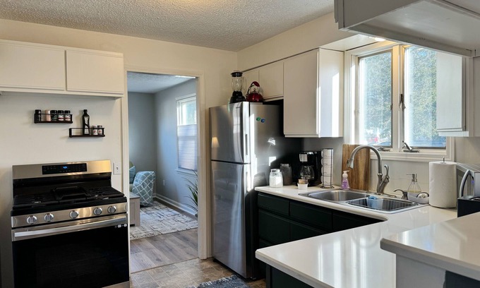 Avon Lake House | Cozy Cottage in Avon Lake, OH. Pet Friendly!