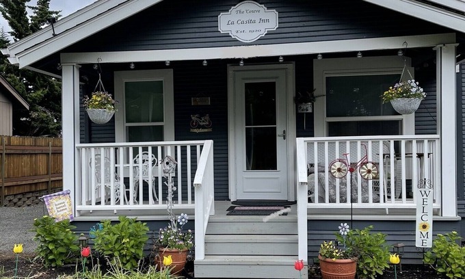 Downtown Vancouver House | Cozy Cottage in Downtown Vancouver WA, Charming Bungalow right off Main st,