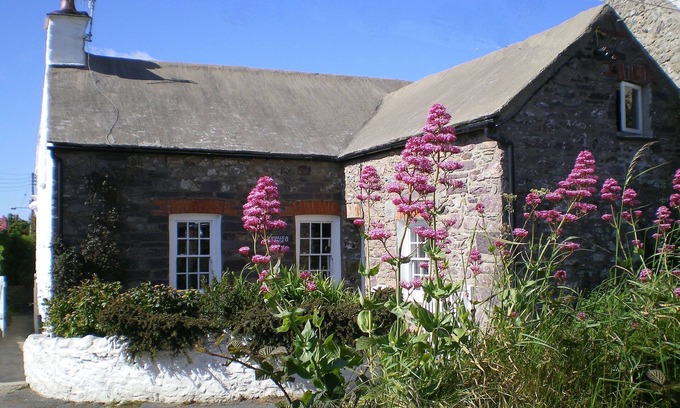 St Davids Cottage | Cozy cottage in heart of St Davids - private garden with Cathedral views