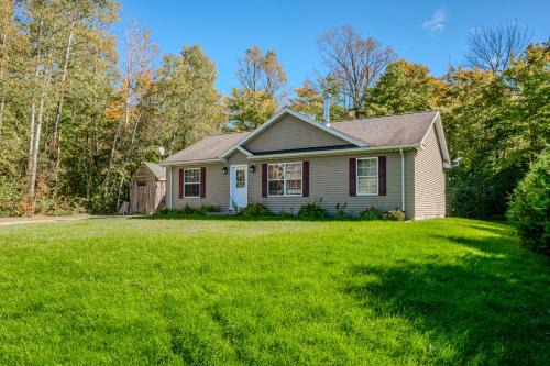 Miller Lake House | Cozy Cottage In Miller Lake