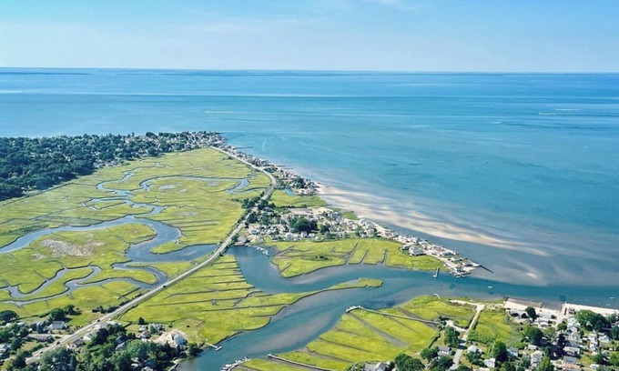 Saybrook Manor Cottage | Cozy cottage in Old Saybrook beach community, walking distance to private beach.