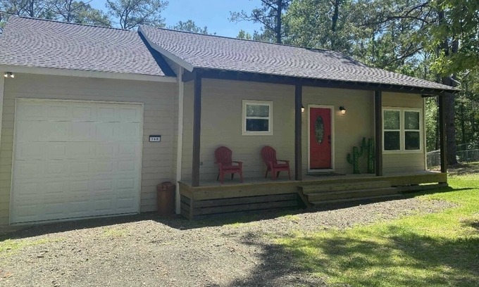 Brookeland Cottage | Cozy Cottage in Rayburn Country-Pet Friendly-King Suite/Pool Table! Sleeps 10