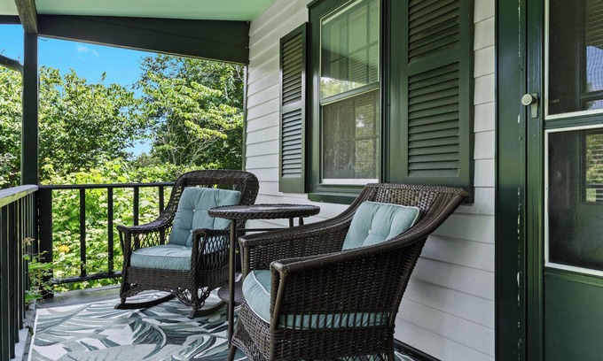 Prospect Apartment | Cozy Cottage in Smithsonian's of American Gardens!