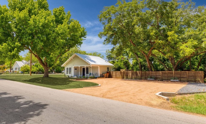 Johnson City House | Cozy Cottage in the Heart of Johnson City