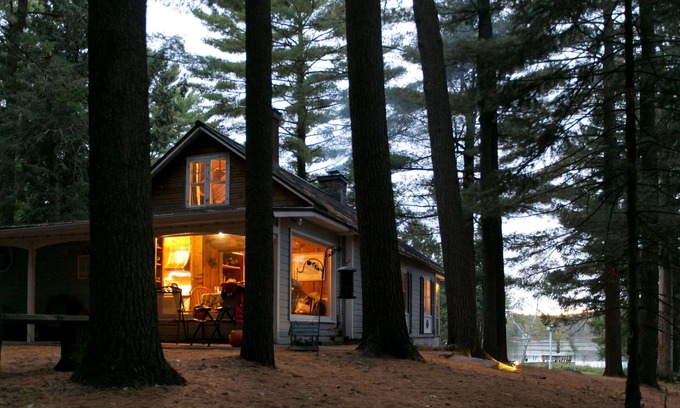 Waupaca Cottage | Cozy cottage in the heart of Waupaca's Chain O Lakes