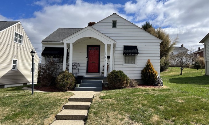 Portsmouth House | Cozy cottage in the heart of Portsmouth. The Panda Palace