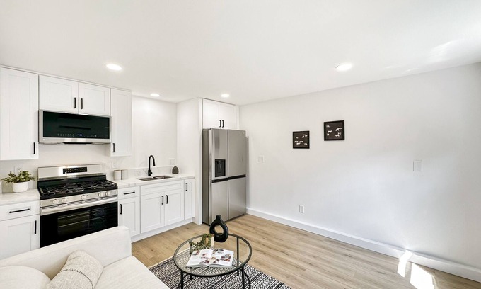 Imperial Beach Cottage | Cozy cottage in enchanting Imperial Beach with WiFi, AC on a super quiet street.