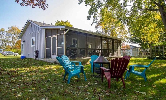 Port Burwell Cottage | Cozy Cottage in Walking Distance to Beach and Town, A/C, Screened Porch