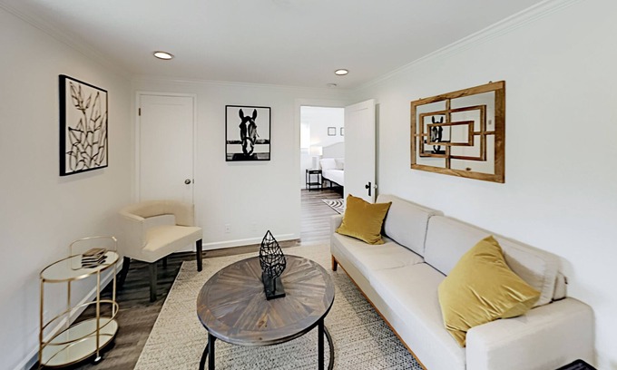 Sonoma Cottage | Cozy cottage just 2 minutes from plaza with AC, peaceful backyard, washer/dryer