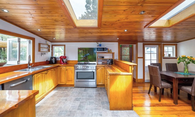 Featherston House | Cozy cottage just off SH2 with easy driving to other villages in the Wairarapa.