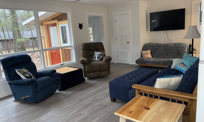 Lake Township Cottage | Cozy cottage just one mile from the Platte river, close to the Sleepy Bear dunes